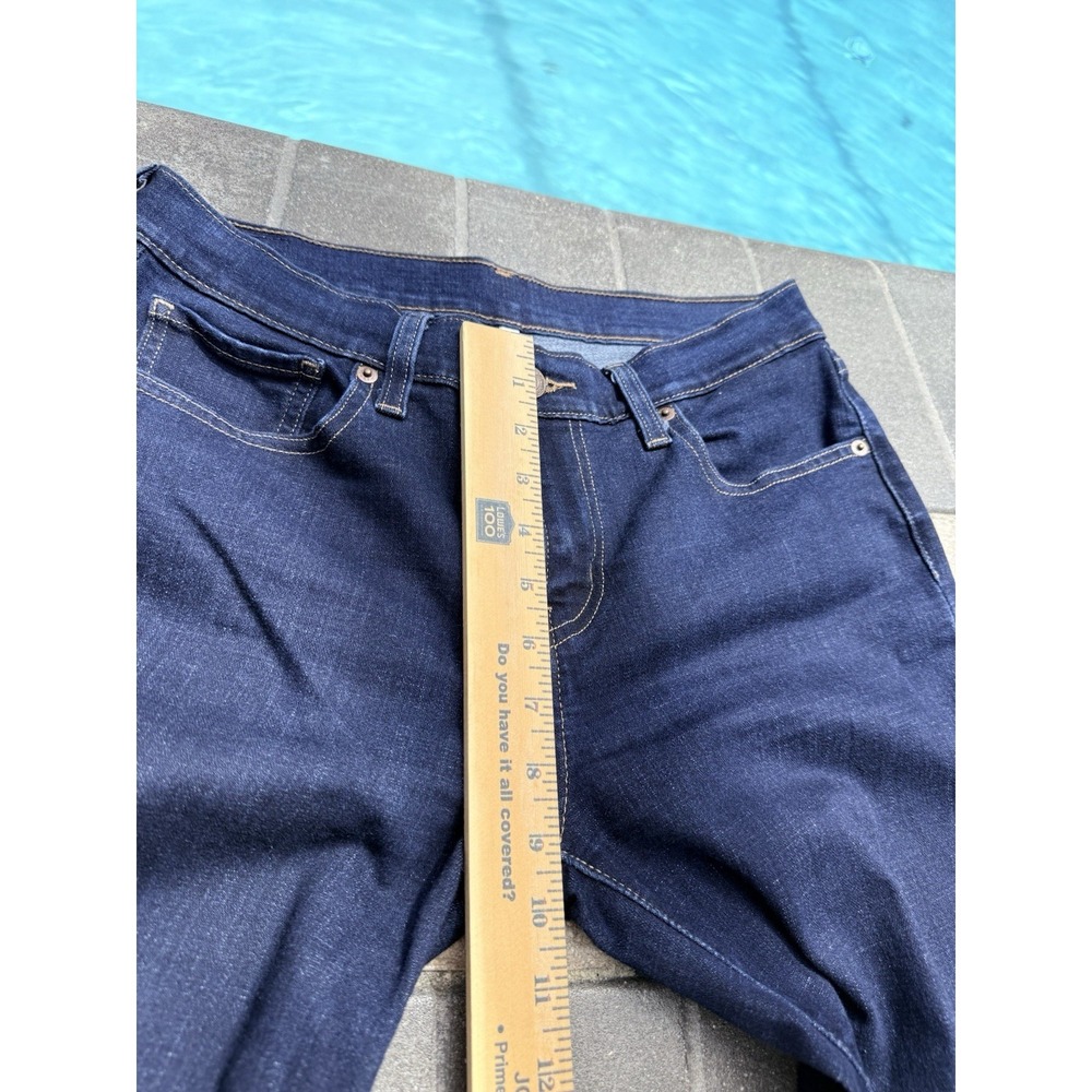 Levi's Women's Straight Leg Dark Wash Medium Rise Jeans Size 28 Short - Picture 7 of 8